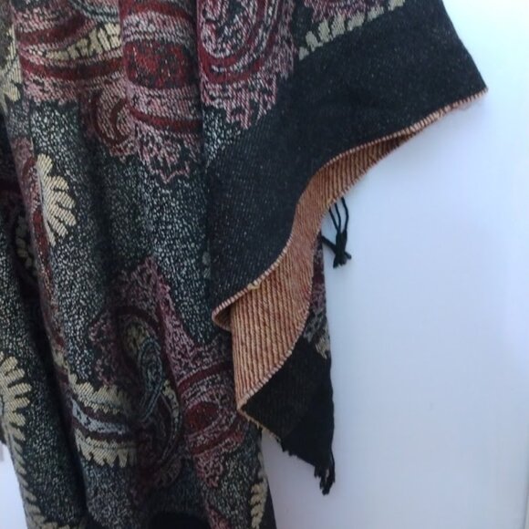 Avenue  Knit Ruana Wrap Shawl Tapestry Paisley Black Burgundy Fringe Plus Sized - Picture 11 of 13
